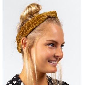 Francesca’s knotted Headband